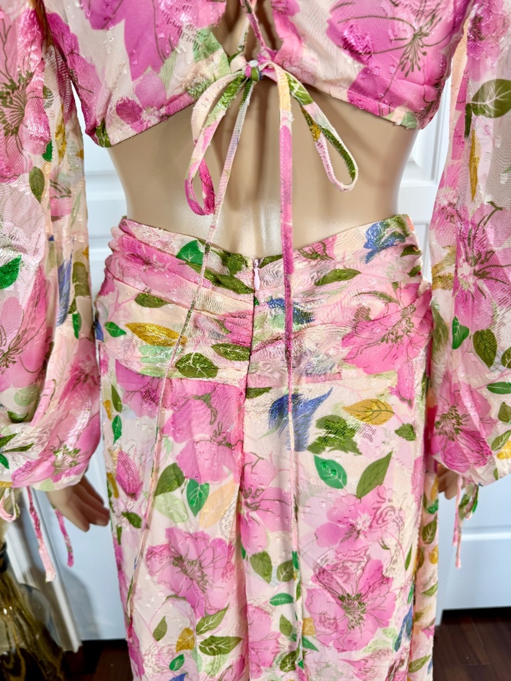 LONG SLEEVE PINK FLORAL MAXI DRESS WITH RUFFLES AND CUTOUT - Picture 15 of 17